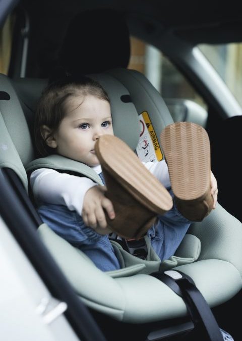 Elementele Esențiale în Alegerea Scaunului Auto pentru Copilul Tău: Siguranța Maximă cu Rear Facing Prelungit